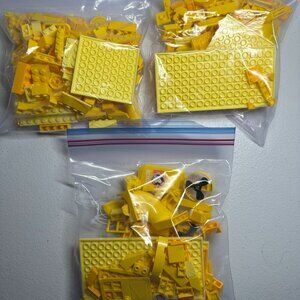 Genuine LEGO Bulk Lot - Bag of 100 Yellow Pcs Various Szes & Shapes-No Mini Figs